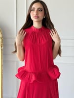 بلوزة بياقة مرتفعة ناعمة وطيات خفيفة