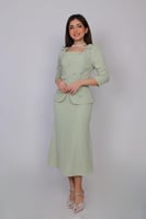 فستان نسائي أنيق باللون الفستقي المميز بتصميم راقٍ...