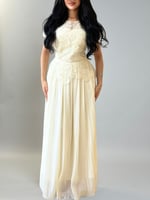 فستان زهرة اللؤلؤ أناقة بيضاء بطابع ملكي