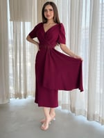 فستان مصمم بقصة ملفوفة