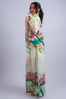 طقم عصري جريء بتصميم فني لافت