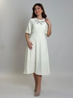 فستان أناقة المارون – قصة ميدي كلاسيك