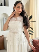 فستان زهرة اللؤلؤ أناقة بيضاء بطابع ملكي