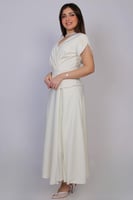 فستان ميدي أنيق بتصميم أنثوي ناعم ولمسة فاخرة تلفت...