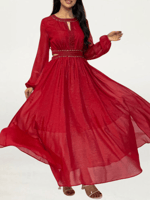 فستان بلمعة ناعمة تعكس الضوء بشكل أنيق