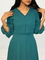 فستان بلون زمردي غني