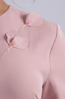 فستان لمسة البتلات الهادئة