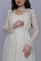 فستان لُجين الدانتيل الملكي