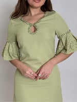 جلابية أنيقة بتصميم راقٍ يجمع بين الراحة والفخامة