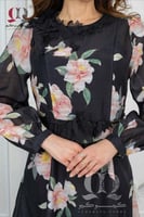 فستان فلورا الأنيق بطبعات الورود