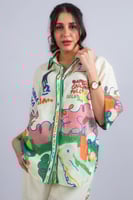 طقم عصري جريء بتصميم فني لافت