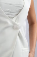 طقم أناقة معاصرة بلمسة راقية