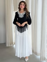 فستان بتطريز فاخر وقصة تنساب بنعومة