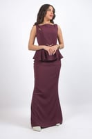 فستان بتصميم بيبلوم أنيق