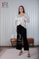 بلوزة بتصميم انيق وتتميز بخامة الستن الناعم