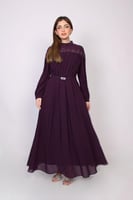 فستان سهرة طويل بتصميم أنثوي راقٍ