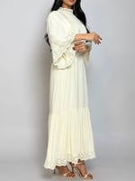 إطلالة دانتيل فاخرة