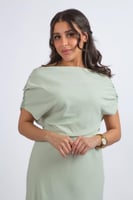 فستان ميدي بتصميم هادئ وأنيق