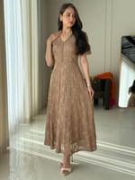 فستان دانتيل مورد بياقه V