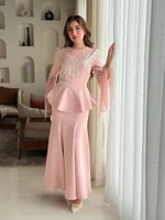 فستان قصة بيبلوم مميزة عند الخص