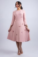 فستان لمسة البتلات الهادئة