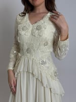 فستان أوركيد – تطريز زهري فاخر