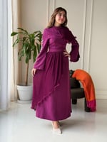 فستان بصميم محتشم يبرز الأناقة