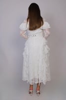 فستان رُقيّ الكشكش – دانتيل ناعم