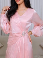 فستان أنيق بلمسة حريرية راقية