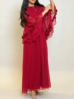 فستان شيفون خفيف وانسيابي