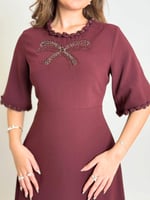 فستان نوفا مو مجرد قطعة أنيقة… هو لحظة هدوء وسط ال...