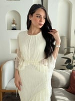 فستان نغمة الندى – دانتيل وكشكشة ساحرة