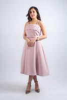 فستان رقة اللؤلؤ المزين