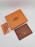 محفظة بكامل الملحقات