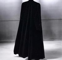 عبايه مخمل مطرزه بفصوص