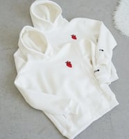 هودي القلب مطرز بحروف مخصصة