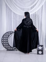 عبايه مخمل مطرزه فراشه