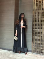 عباية باللون الأسود كريب مع أضافه جاكار صيفي