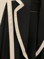 عباية تايواني باللون الاسود واطراف ابيض