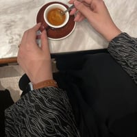 عباية كريب صيفي ب اكمام باللون الاسود مشجر