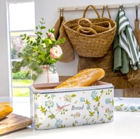 علبة للمخبوزات