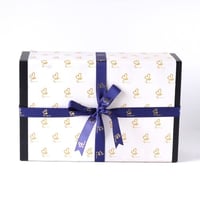 صندوق محبة ابيض بشريطة كحلي