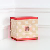 صندوق هدية أحمر صغير - ختم شمعي سنة حلوة