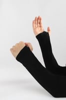 معصم يد بإصبع