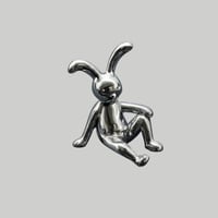 ميدالية الأرنب المستلقي