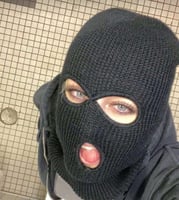 قناع ذو ثلاثة ثقوب