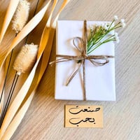 تغليف ورق ابيض وحبال