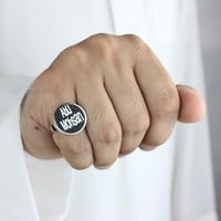 خاتم رجالي بالنقش حسب الطلب (اسود)