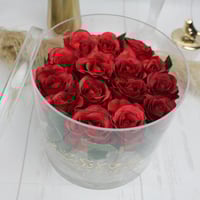 بوكس ورد أحمر شفاف مع عباره او اسم