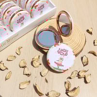 توزيعات العيد: مرايا الأناقة